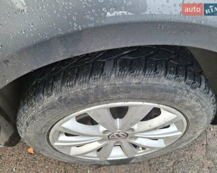 Серый Фольксваген Туран, объемом двигателя 2 л и пробегом 220 тыс. км за 11800 $, фото 3 на Automoto.ua