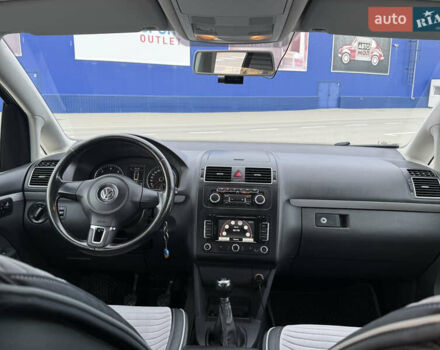 Серый Фольксваген Туран, объемом двигателя 1.6 л и пробегом 354 тыс. км за 8900 $, фото 11 на Automoto.ua