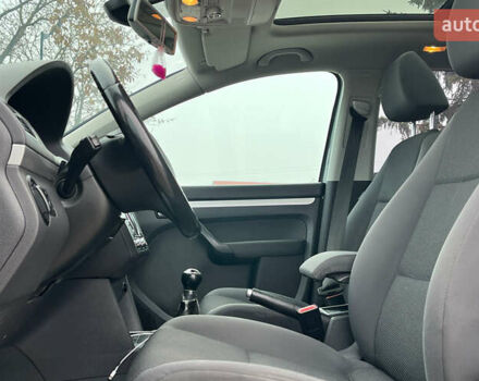 Серый Фольксваген Туран, объемом двигателя 1.6 л и пробегом 244 тыс. км за 9999 $, фото 19 на Automoto.ua