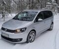 Серый Фольксваген Туран, объемом двигателя 2 л и пробегом 230 тыс. км за 10000 $, фото 1 на Automoto.ua