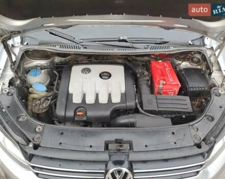 Серый Фольксваген Туран, объемом двигателя 1.97 л и пробегом 300 тыс. км за 10999 $, фото 17 на Automoto.ua