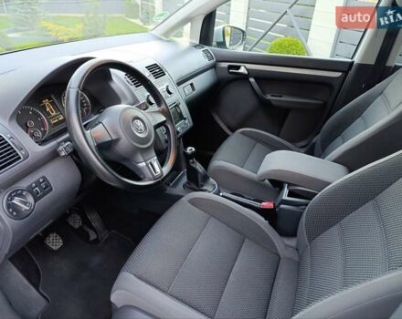 Серый Фольксваген Туран, объемом двигателя 1.6 л и пробегом 215 тыс. км за 10900 $, фото 18 на Automoto.ua