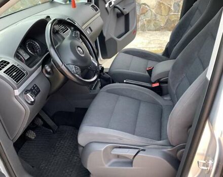 Сірий Фольксваген Туран, об'ємом двигуна 1.6 л та пробігом 210 тис. км за 10500 $, фото 7 на Automoto.ua