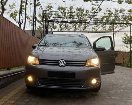 Серый Фольксваген Туран, объемом двигателя 1.6 л и пробегом 229 тыс. км за 11600 $, фото 1 на Automoto.ua