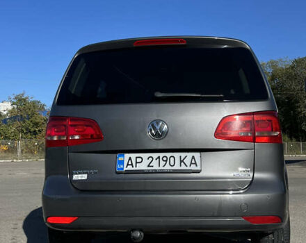 Серый Фольксваген Туран, объемом двигателя 1.6 л и пробегом 301 тыс. км за 9000 $, фото 2 на Automoto.ua