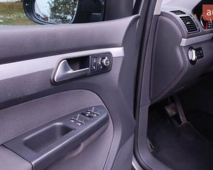 Серый Фольксваген Туран, объемом двигателя 1.6 л и пробегом 302 тыс. км за 10550 $, фото 12 на Automoto.ua