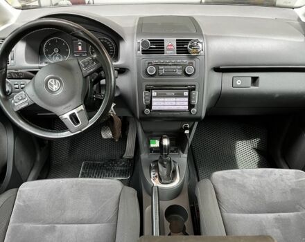 Серый Фольксваген Туран, объемом двигателя 1.6 л и пробегом 246 тыс. км за 9500 $, фото 9 на Automoto.ua