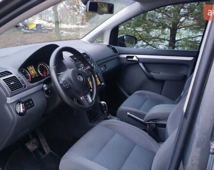 Серый Фольксваген Туран, объемом двигателя 1.6 л и пробегом 302 тыс. км за 10550 $, фото 11 на Automoto.ua