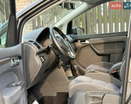 Сірий Фольксваген Туран, об'ємом двигуна 1.4 л та пробігом 217 тис. км за 9750 $, фото 32 на Automoto.ua