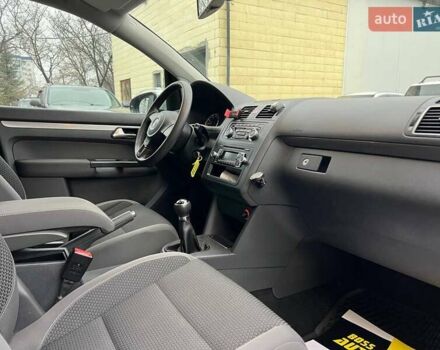 Серый Фольксваген Туран, объемом двигателя 1.39 л и пробегом 224 тыс. км за 7500 $, фото 24 на Automoto.ua