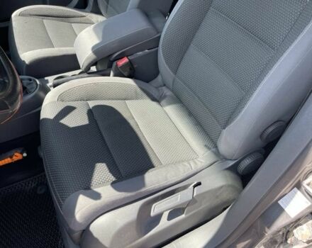 Серый Фольксваген Туран, объемом двигателя 2 л и пробегом 320 тыс. км за 8900 $, фото 5 на Automoto.ua