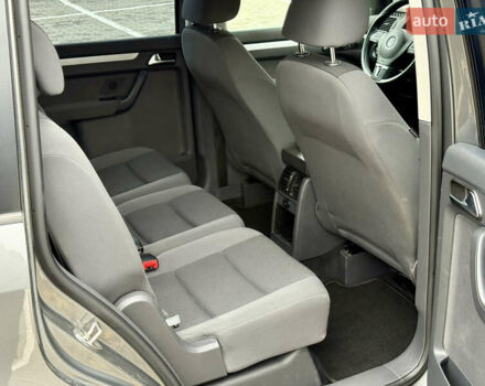 Сірий Фольксваген Туран, об'ємом двигуна 1.6 л та пробігом 244 тис. км за 10550 $, фото 33 на Automoto.ua