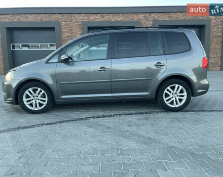 Серый Фольксваген Туран, объемом двигателя 1.6 л и пробегом 331 тыс. км за 8700 $, фото 3 на Automoto.ua