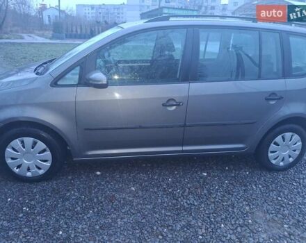Серый Фольксваген Туран, объемом двигателя 1.6 л и пробегом 276 тыс. км за 8700 $, фото 4 на Automoto.ua