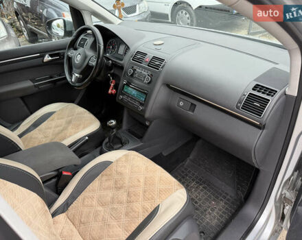 Серый Фольксваген Туран, объемом двигателя 1.4 л и пробегом 300 тыс. км за 7000 $, фото 13 на Automoto.ua