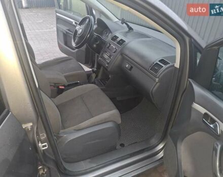 Серый Фольксваген Туран, объемом двигателя 1.6 л и пробегом 276 тыс. км за 8700 $, фото 5 на Automoto.ua