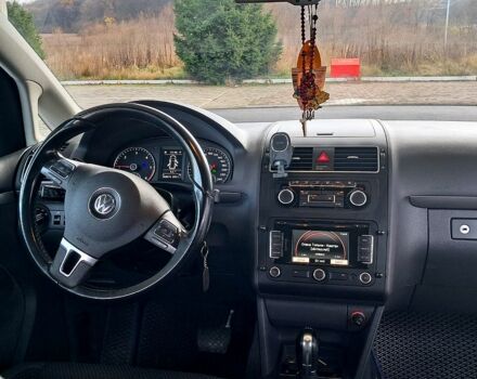 Серый Фольксваген Туран, объемом двигателя 1.6 л и пробегом 268 тыс. км за 10200 $, фото 3 на Automoto.ua