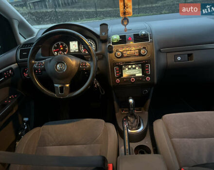 Серый Фольксваген Туран, объемом двигателя 1.6 л и пробегом 290 тыс. км за 9200 $, фото 12 на Automoto.ua