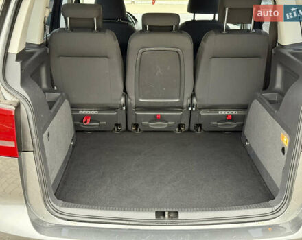 Сірий Фольксваген Туран, об'ємом двигуна 1.6 л та пробігом 244 тис. км за 10550 $, фото 37 на Automoto.ua