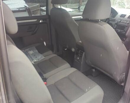 Серый Фольксваген Туран, объемом двигателя 1.6 л и пробегом 336 тыс. км за 9800 $, фото 8 на Automoto.ua