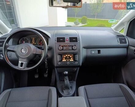 Серый Фольксваген Туран, объемом двигателя 1.6 л и пробегом 215 тыс. км за 10900 $, фото 24 на Automoto.ua