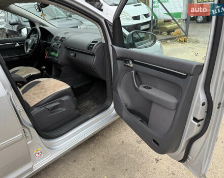 Серый Фольксваген Туран, объемом двигателя 1.4 л и пробегом 300 тыс. км за 7000 $, фото 11 на Automoto.ua