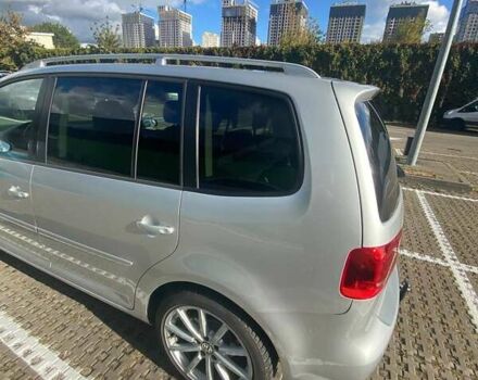 Серый Фольксваген Туран, объемом двигателя 1.6 л и пробегом 250 тыс. км за 10750 $, фото 5 на Automoto.ua