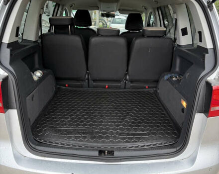 Серый Фольксваген Туран, объемом двигателя 1.4 л и пробегом 300 тыс. км за 7000 $, фото 21 на Automoto.ua