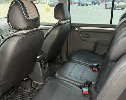 Серый Фольксваген Туран, объемом двигателя 1.6 л и пробегом 354 тыс. км за 8900 $, фото 12 на Automoto.ua