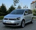 Серый Фольксваген Туран, объемом двигателя 1.6 л и пробегом 262 тыс. км за 10200 $, фото 1 на Automoto.ua