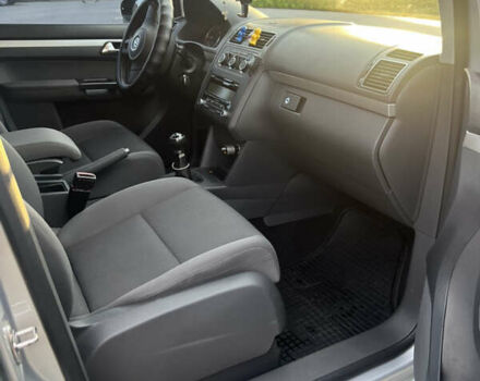 Серый Фольксваген Туран, объемом двигателя 1.6 л и пробегом 262 тыс. км за 8800 $, фото 16 на Automoto.ua