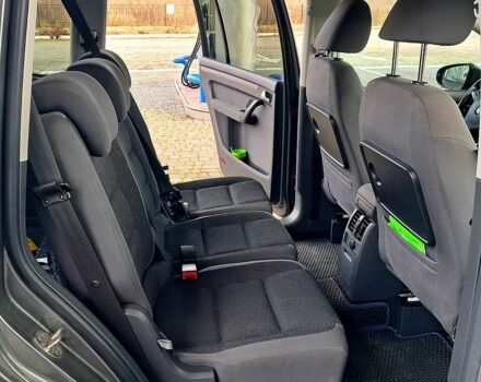 Серый Фольксваген Туран, объемом двигателя 1.6 л и пробегом 268 тыс. км за 10200 $, фото 4 на Automoto.ua