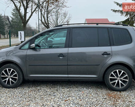 Серый Фольксваген Туран, объемом двигателя 1.6 л и пробегом 244 тыс. км за 9999 $, фото 3 на Automoto.ua