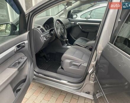 Серый Фольксваген Туран, объемом двигателя 1.6 л и пробегом 254 тыс. км за 10200 $, фото 31 на Automoto.ua