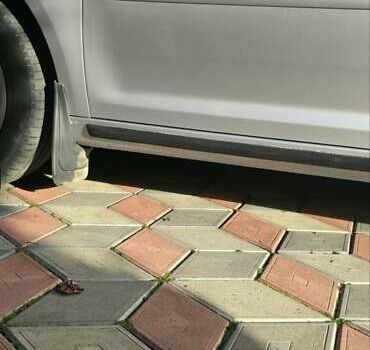 Серый Фольксваген Туран, объемом двигателя 1.97 л и пробегом 225 тыс. км за 10900 $, фото 3 на Automoto.ua