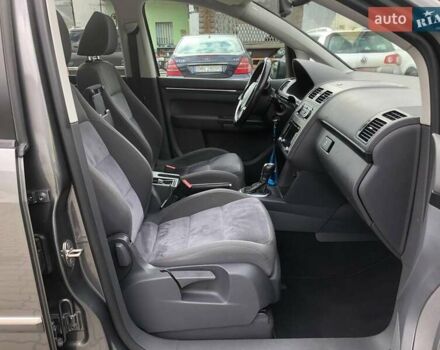 Серый Фольксваген Туран, объемом двигателя 1.4 л и пробегом 220 тыс. км за 10500 $, фото 32 на Automoto.ua