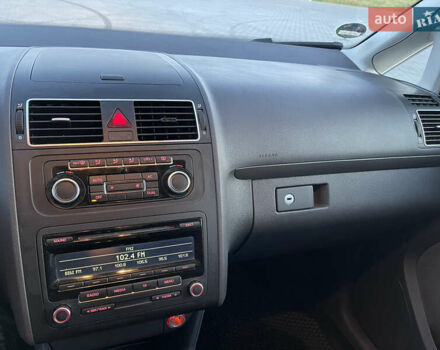 Серый Фольксваген Туран, объемом двигателя 1.6 л и пробегом 331 тыс. км за 8700 $, фото 31 на Automoto.ua