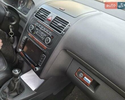 Серый Фольксваген Туран, объемом двигателя 2 л и пробегом 220 тыс. км за 11800 $, фото 4 на Automoto.ua