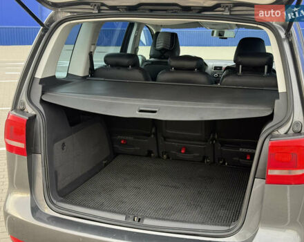 Серый Фольксваген Туран, объемом двигателя 1.6 л и пробегом 354 тыс. км за 8900 $, фото 13 на Automoto.ua