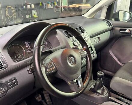 Сірий Фольксваген Туран, об'ємом двигуна 1.6 л та пробігом 245 тис. км за 9500 $, фото 22 на Automoto.ua