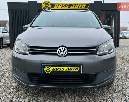 Серый Фольксваген Туран, объемом двигателя 1.6 л и пробегом 244 тыс. км за 9999 $, фото 1 на Automoto.ua