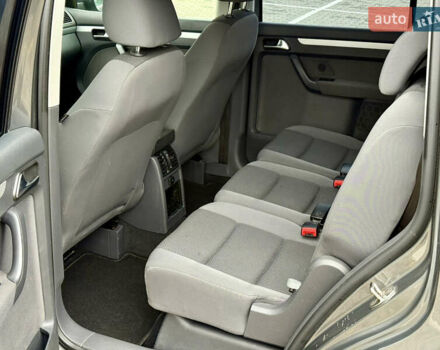 Сірий Фольксваген Туран, об'ємом двигуна 1.6 л та пробігом 244 тис. км за 10550 $, фото 32 на Automoto.ua