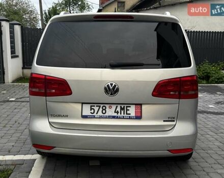 Серый Фольксваген Туран, объемом двигателя 1.6 л и пробегом 287 тыс. км за 9500 $, фото 3 на Automoto.ua