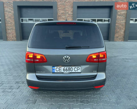 Серый Фольксваген Туран, объемом двигателя 1.6 л и пробегом 331 тыс. км за 8700 $, фото 6 на Automoto.ua