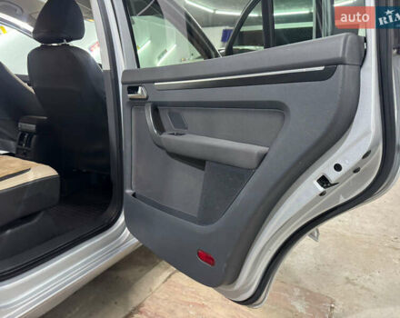 Серый Фольксваген Туран, объемом двигателя 1.4 л и пробегом 308 тыс. км за 6150 $, фото 16 на Automoto.ua