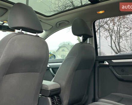 Серый Фольксваген Туран, объемом двигателя 1.6 л и пробегом 244 тыс. км за 9999 $, фото 21 на Automoto.ua