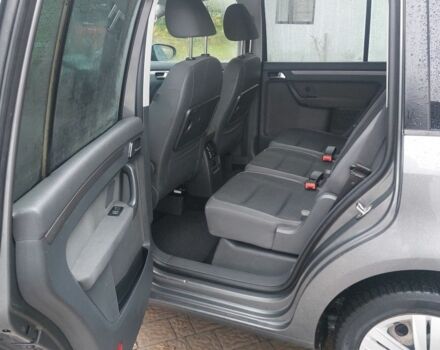 Серый Фольксваген Туран, объемом двигателя 1.6 л и пробегом 264 тыс. км за 10300 $, фото 2 на Automoto.ua