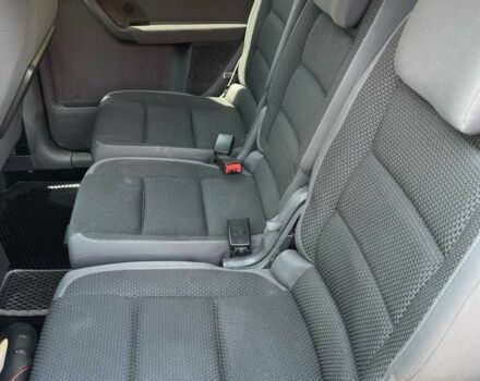 Серый Фольксваген Туран, объемом двигателя 2 л и пробегом 320 тыс. км за 8900 $, фото 6 на Automoto.ua