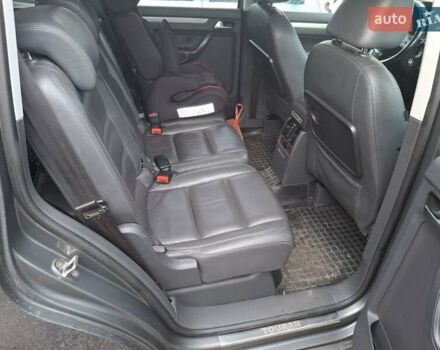 Серый Фольксваген Туран, объемом двигателя 2 л и пробегом 220 тыс. км за 11800 $, фото 7 на Automoto.ua