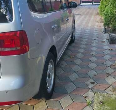 Серый Фольксваген Туран, объемом двигателя 1.97 л и пробегом 225 тыс. км за 10900 $, фото 5 на Automoto.ua